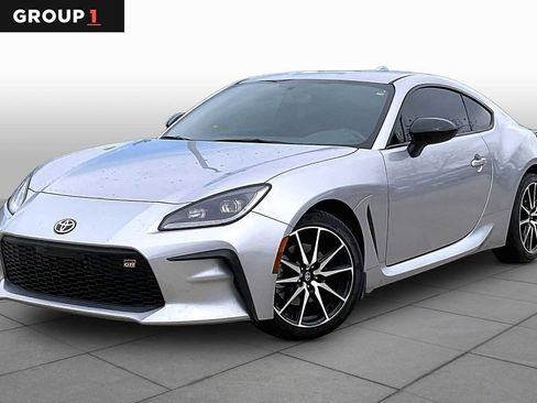 Used 2023 Toyota GR86 image 1