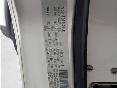 Used 2019 Jeep Cherokee Limited w/ Technology Group image 17