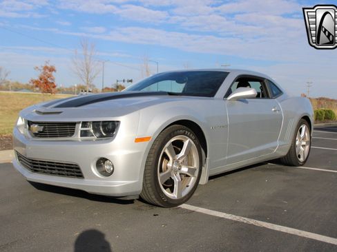 Used 2010 Chevrolet Camaro SS w/ RS Package image 17