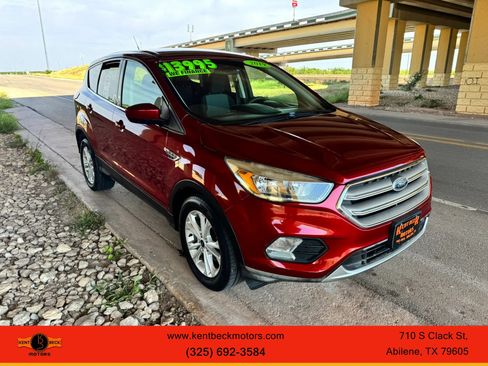 Used 2019 Ford Escape SE FWD image 1