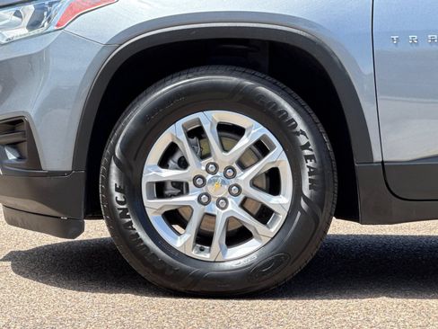 Used 2021 Chevrolet Traverse LS FWD image 39