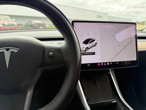 Used 2021 Tesla Model Y Long Range AWD/4WD image 8