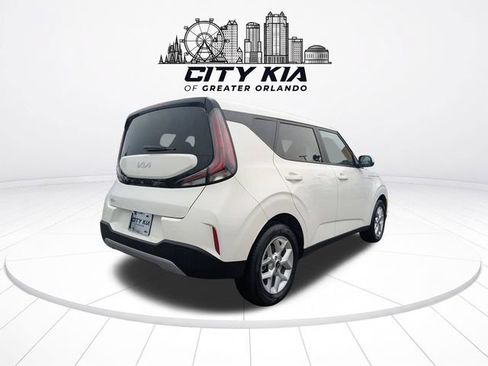 Certified 2025 Kia Soul LX w/ LX Technology Package FWD image 5