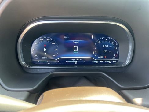 Used 2023 Chevrolet Suburban Z71 w/ Luxury Package image 21