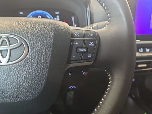 Used 2025 Toyota Camry SE AWD/4WD image 20