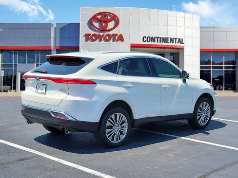 Certified 2022 Toyota Venza XLE AWD/4WD image 5