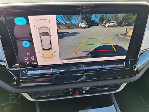 New 2026 Volkswagen Atlas Cross Sport SE image 16