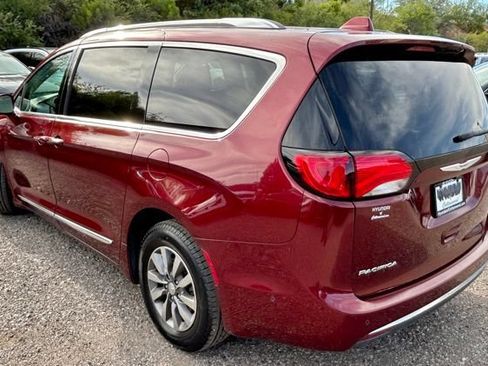 Used 2020 Chrysler Pacifica Touring-L Plus FWD image 3