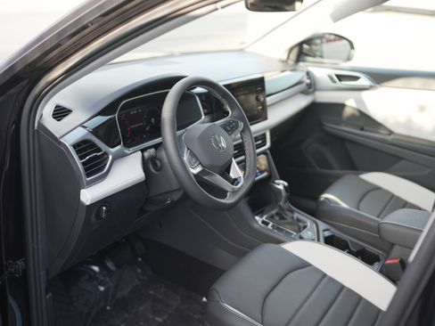 New 2025 Volkswagen Taos SEL image 11