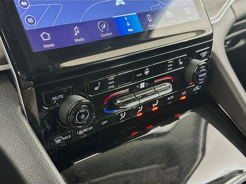 Used 2022 Jeep Grand Cherokee L Limited image 24