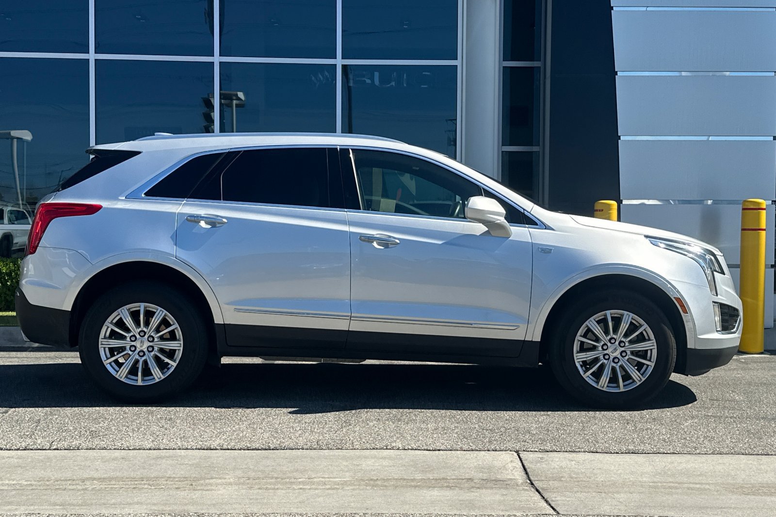 Used 2019 Cadillac XT5 FWD image 3
