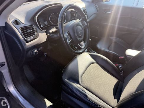 Used 2018 Jeep Compass Latitude w/ Popular Equipment Group FWD image 19