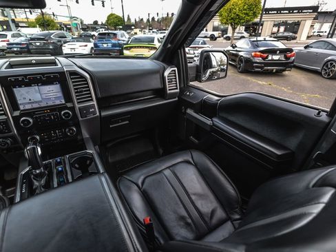 Used 2018 Ford F150 Platinum w/ Technology Package AWD/4WD image 32