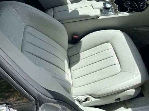 Used 2012 Mercedes-Benz CLS 550 w/ Premium I Pkg image 23