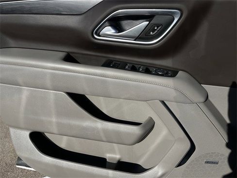 Used 2022 GMC Yukon SLT w/ SLT Premium Package image 26