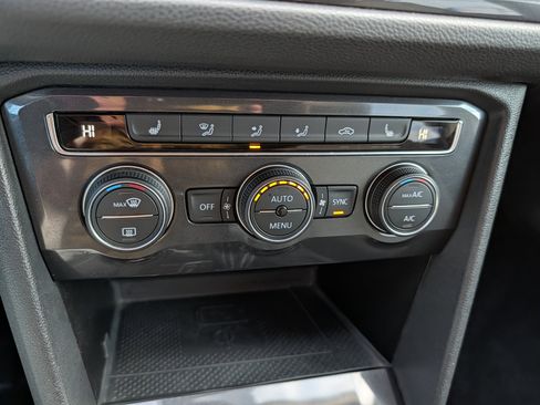 Used 2021 Volkswagen Tiguan SE image 31