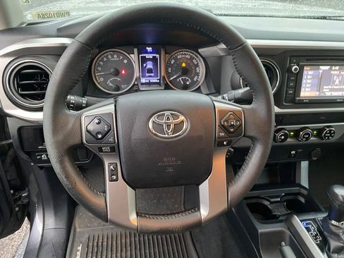 Used 2016 Toyota Tacoma SR5 RWD image 32