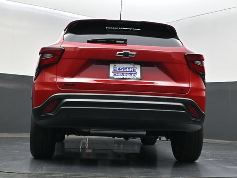 Used 2026 Chevrolet Trax LT w/ Midnight Edition FWD image 39