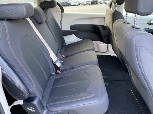 Used 2019 Chrysler Pacifica LX image 21