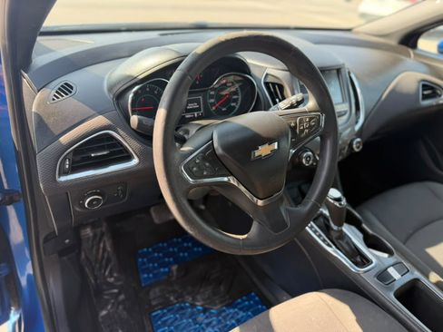 Used 2017 Chevrolet Cruze LT w/ Convenience Package FWD image 11
