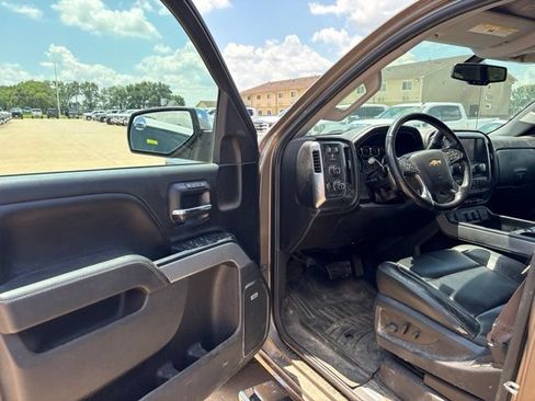 Used 2015 Chevrolet Silverado 1500 LTZ Z71 w/ LTZ Plus Package AWD/4WD image 9