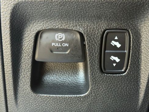 Certified 2025 RAM 1500 Limited image 30