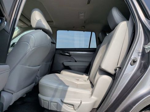 Used 2022 Toyota Highlander Limited AWD/4WD image 23