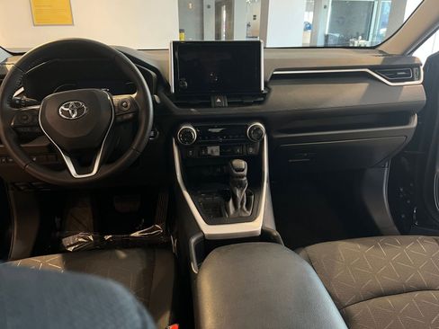 Used 2025 Toyota RAV4 XLE image 35