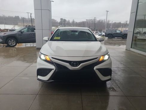 Used 2024 Toyota Camry SE image 2