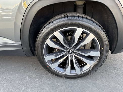 Certified 2022 Volkswagen Atlas SEL Premium image 6