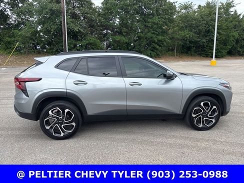 Used 2025 Chevrolet Trax RS w/ Driver Confidence Package FWD image 8