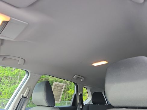 Used 2024 Nissan Rogue S image 31