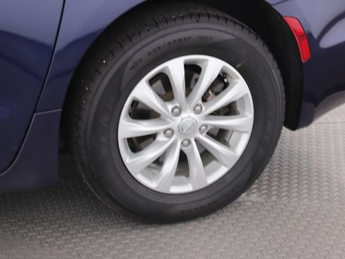 Used 2017 Chrysler Pacifica Touring-L FWD image 14