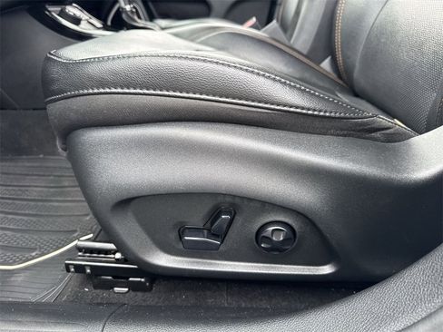 Used 2020 Jeep Compass Limited image 12