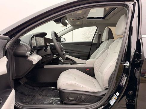 New 2025 Hyundai Elantra Limited FWD image 28