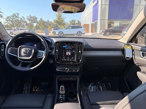 Used 2026 Volvo XC40 B4 Plus w/ Protection Package Premier FWD image 14