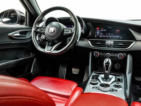 Used 2022 Alfa Romeo Giulia Veloce RWD image 23