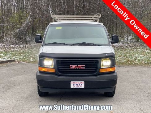 Used 2017 GMC Savana 3500 image 2