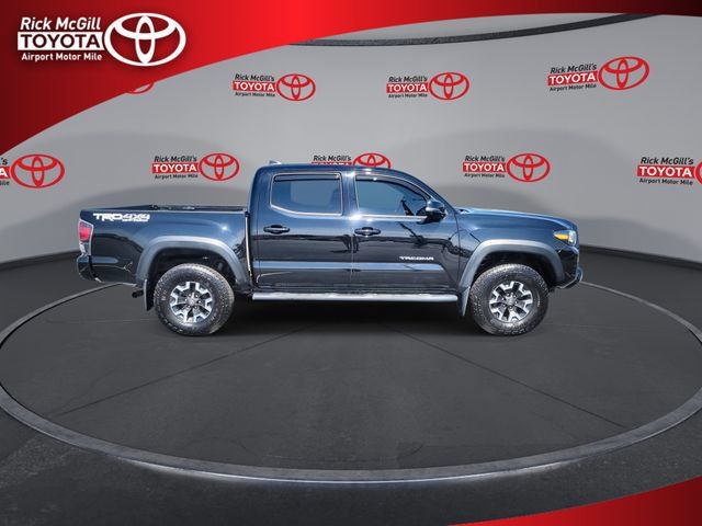 Used 2020 Toyota Tacoma TRD Off-Road w/ TRD Premium Off Road Package AWD/4WD image 9