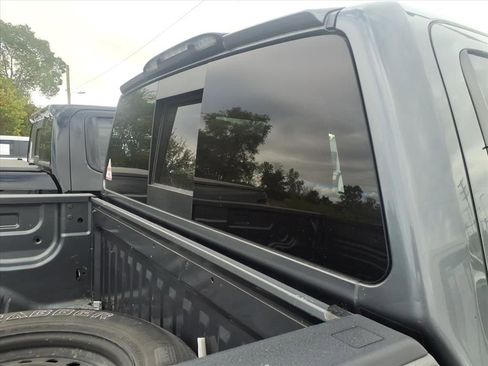 Used 2017 Nissan Titan SV RWD image 32