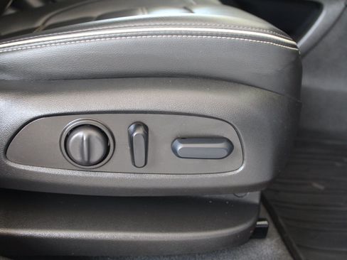Used 2023 GMC Acadia Denali w/ Denali Technology Package AWD/4WD image 15