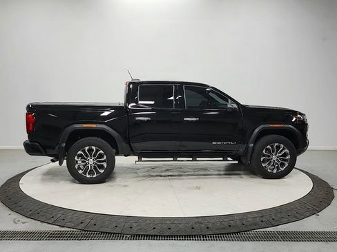 Used 2025 GMC Canyon Denali image 8