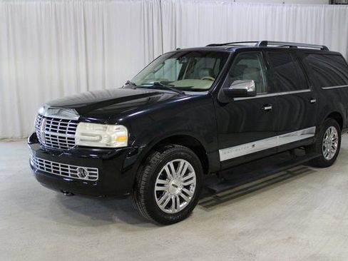 Used 2008 Lincoln Navigator L Base image 3