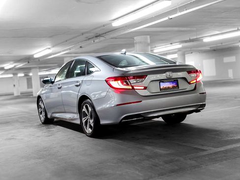 Used 2018 Honda Accord EX image 5