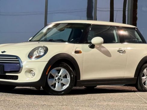 Used 2015 MINI Cooper 2-Door Hardtop image 4