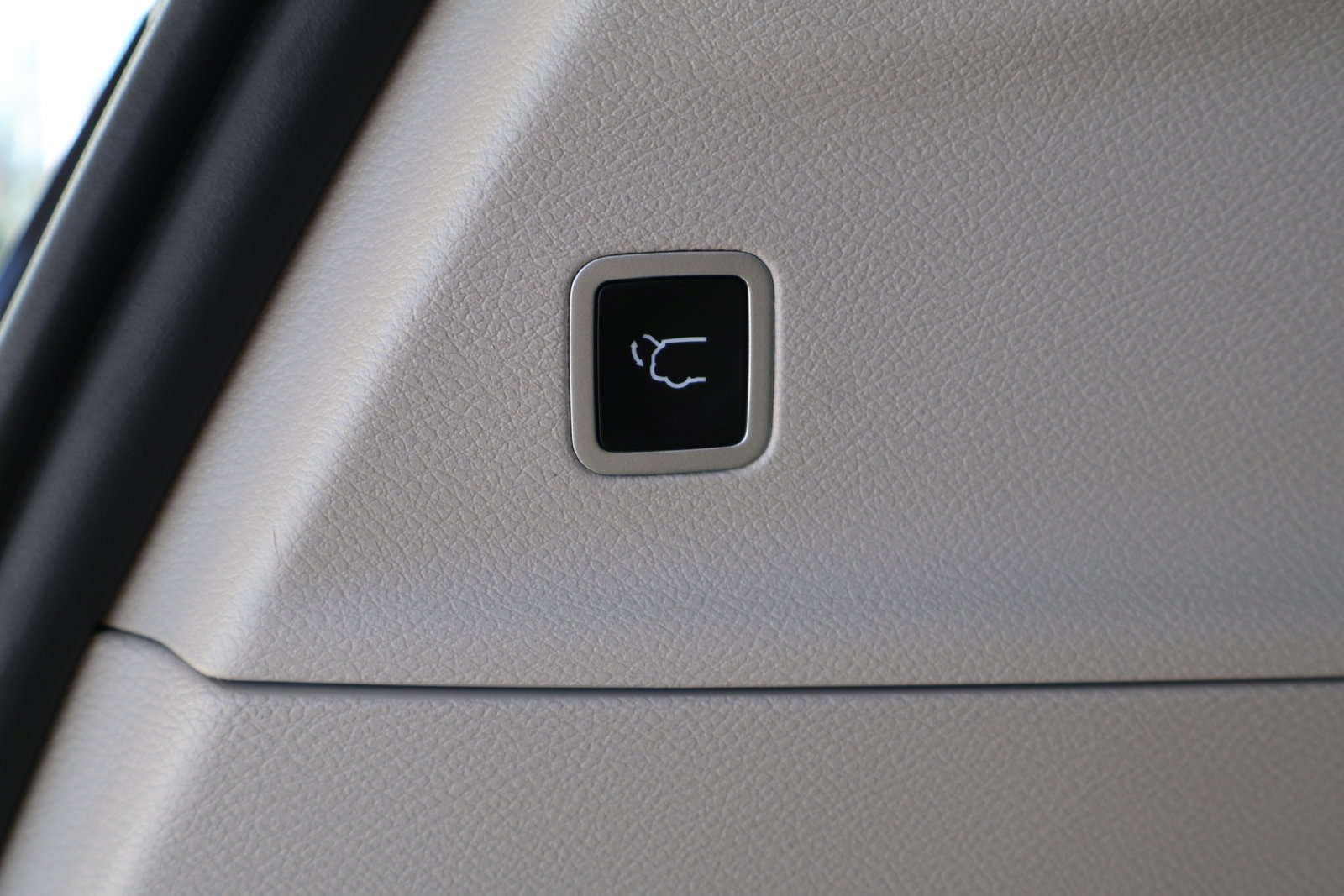 Used 2024 Chrysler Pacifica Touring-L FWD image 11