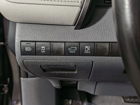 Used 2020 Toyota Camry XLE image 36