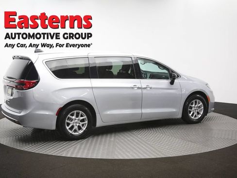 Used 2024 Chrysler Pacifica Touring-L FWD image 44