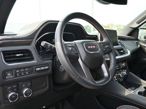 Used 2024 GMC Yukon AT4 w/ Technology Package image 3