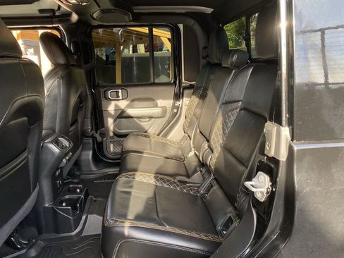 Used 2021 Jeep Gladiator Overland AWD/4WD image 16